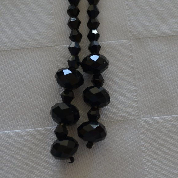 45" Long Black Faceted Crystal Beaded Lariat - Picture 3 of 8